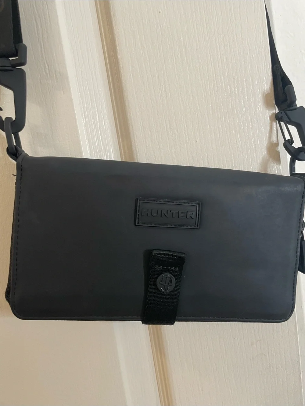 Hunter Black Messenger Crossbody Bag for Men